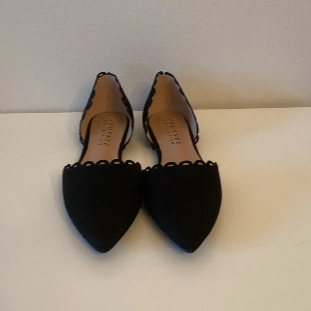 New WB Journee Collection Black Scalloped Women Shoes